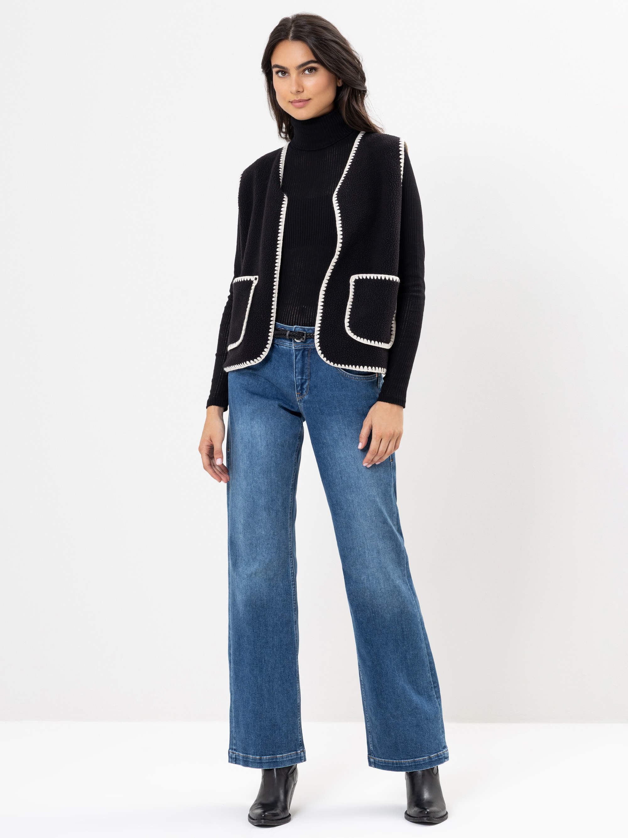 Modell Edna Flared Jeans mit Cashmere Touch
