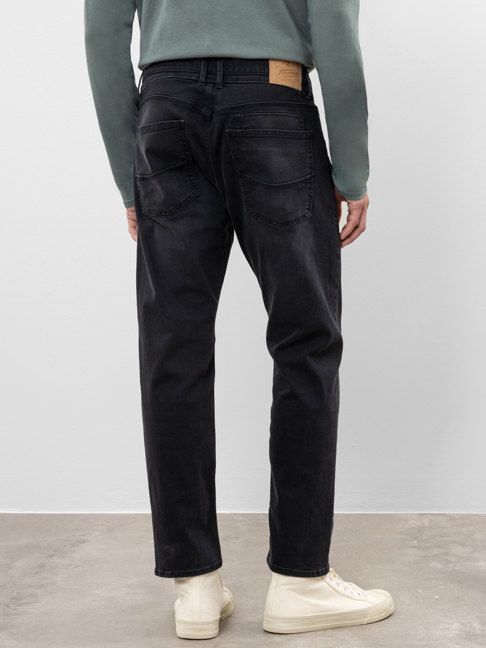 Modell Tucker Straight Jeans aus Bio-Baumwolle