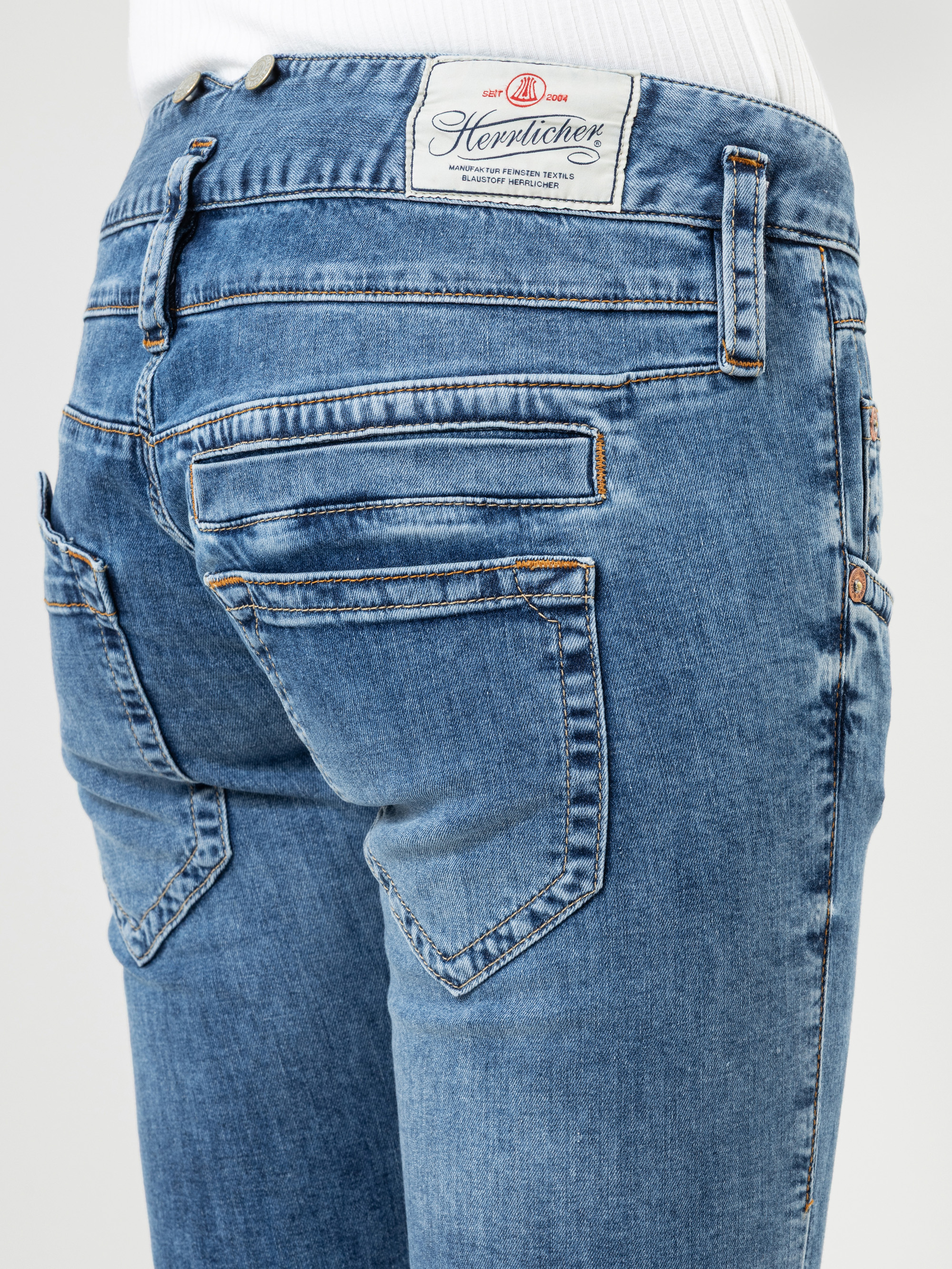 Modell Pitch Slim Jeans mit recycelter Baumwolle