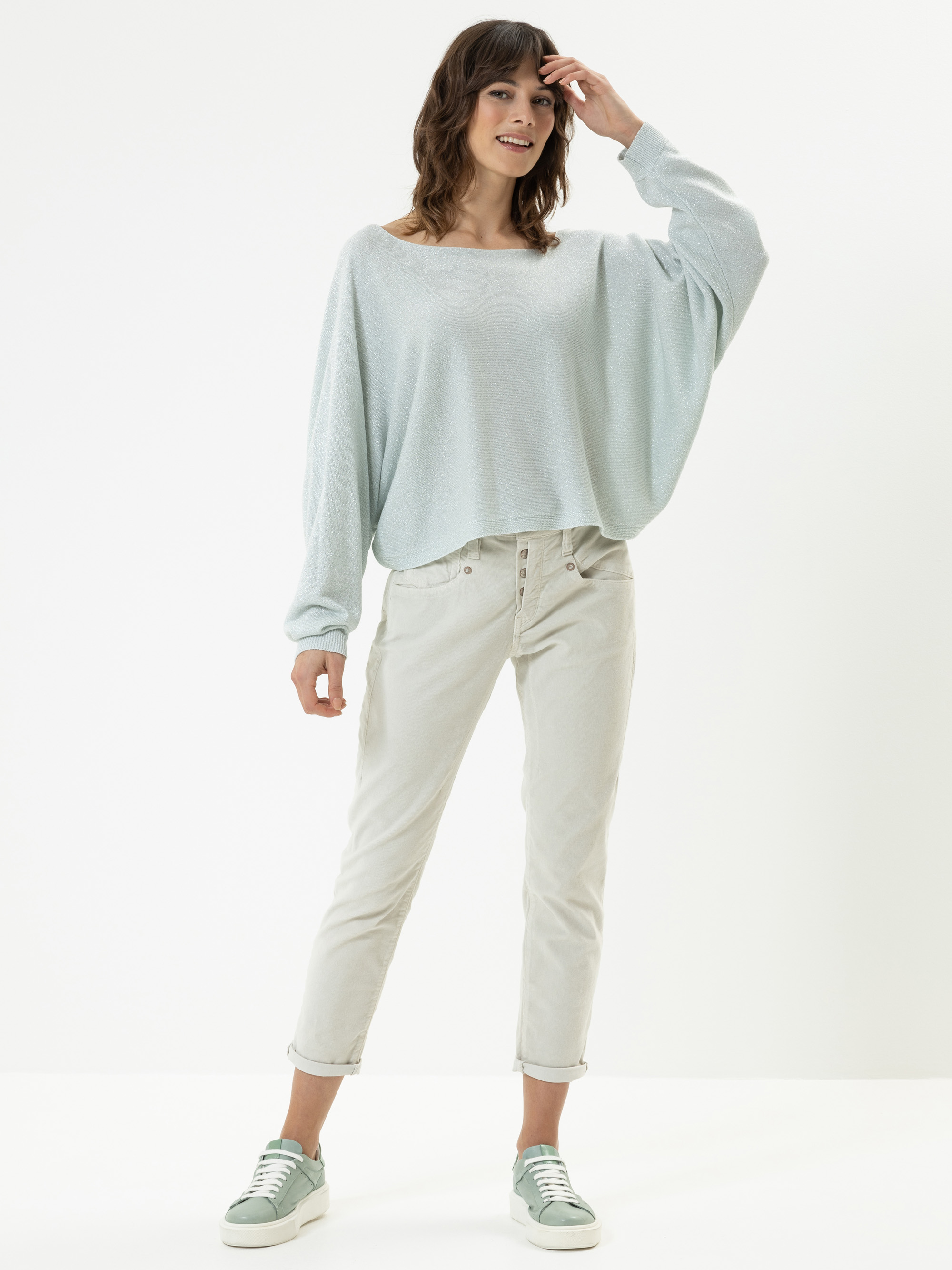 Modell  Aureliana Feinstrickpullover mit Glitzer