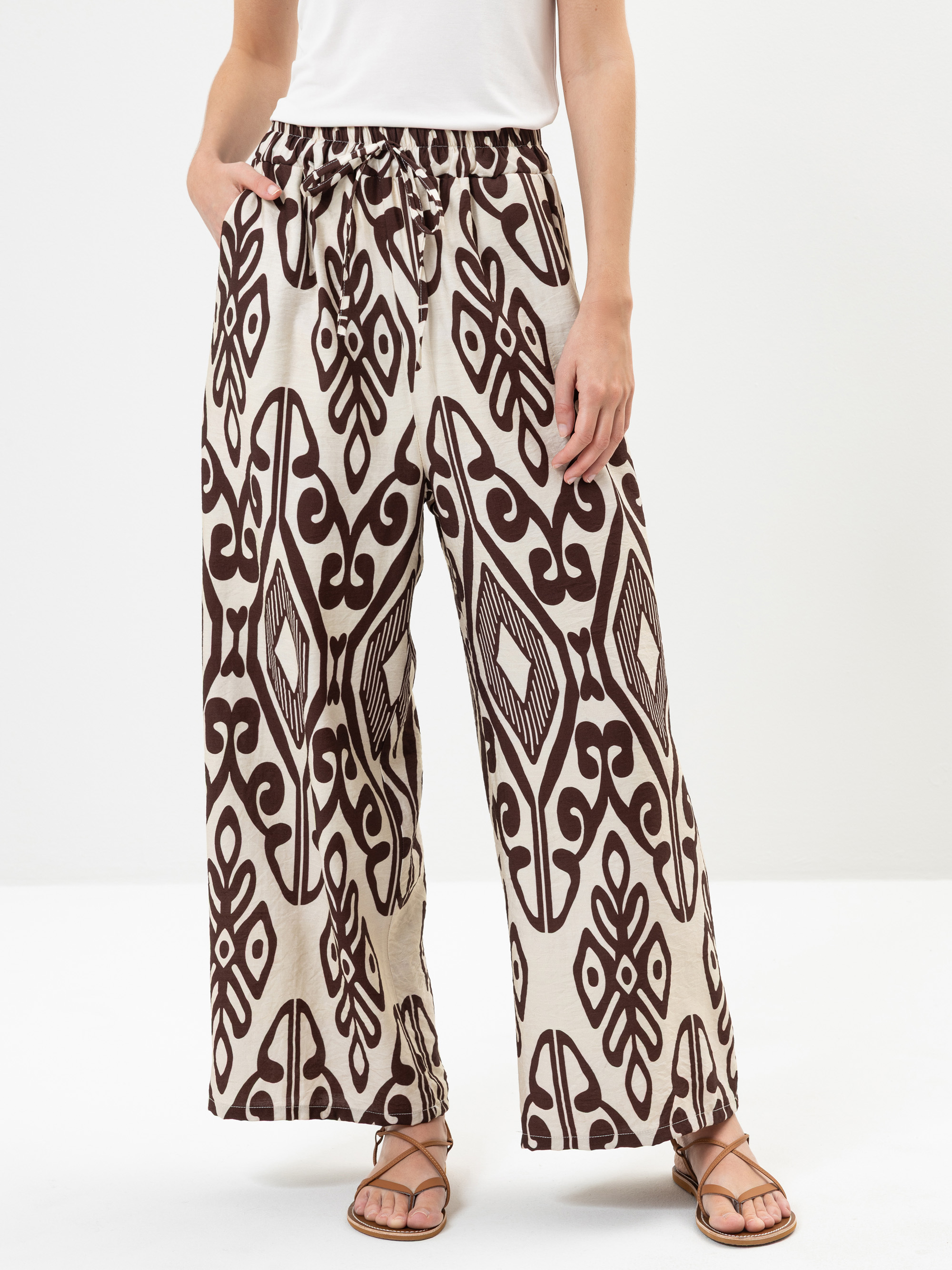 Modell Maxina Hose mit Allover-Muster