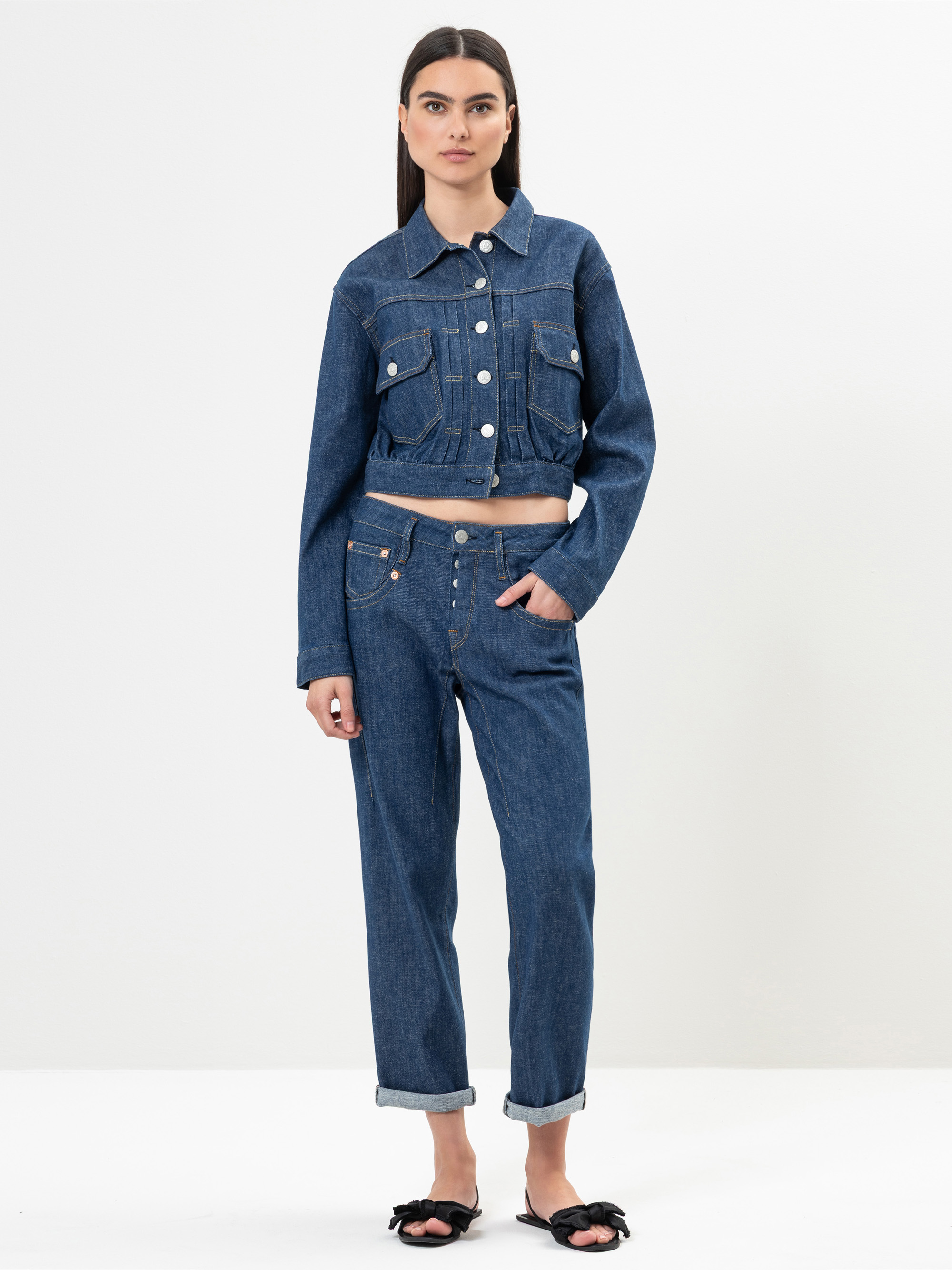 Modell Shyra Tap Jeans mit recycelter Baumwolle