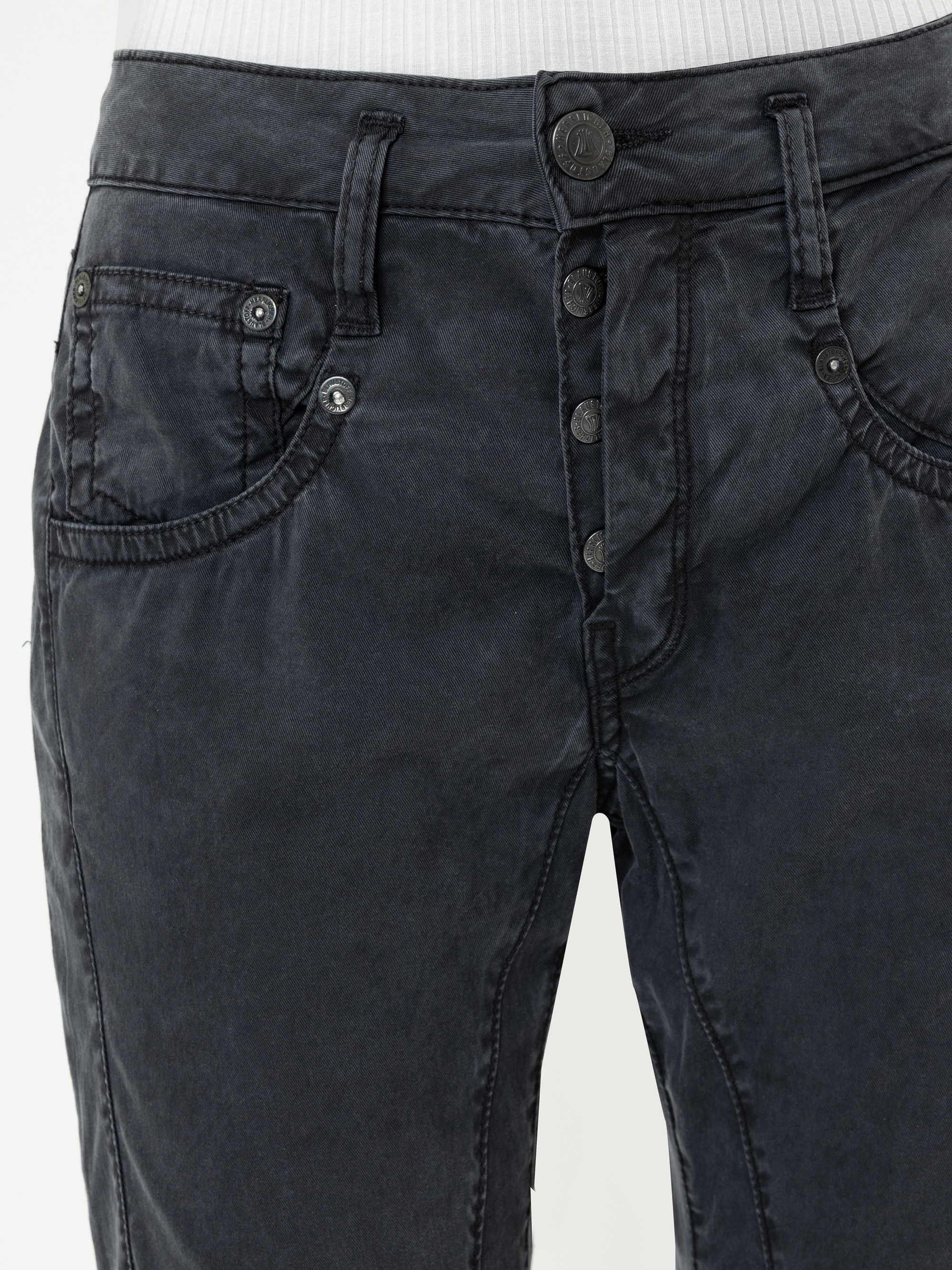 Modell Shyra Cropped Stoffhose mit Soft Touch