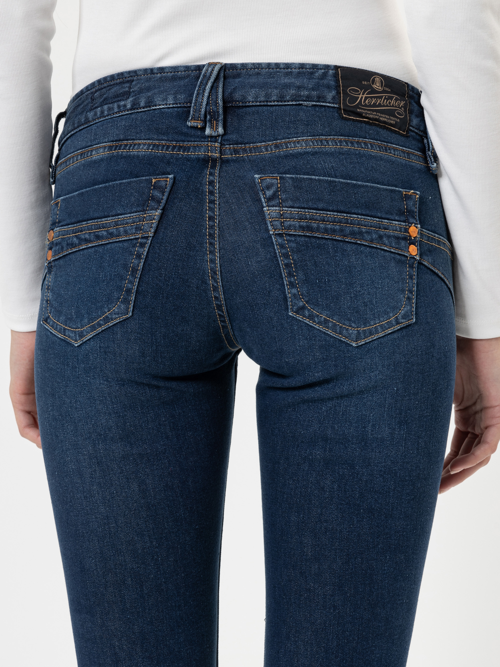 Modell Touch Slim Jeans mit recycelter Baumwolle