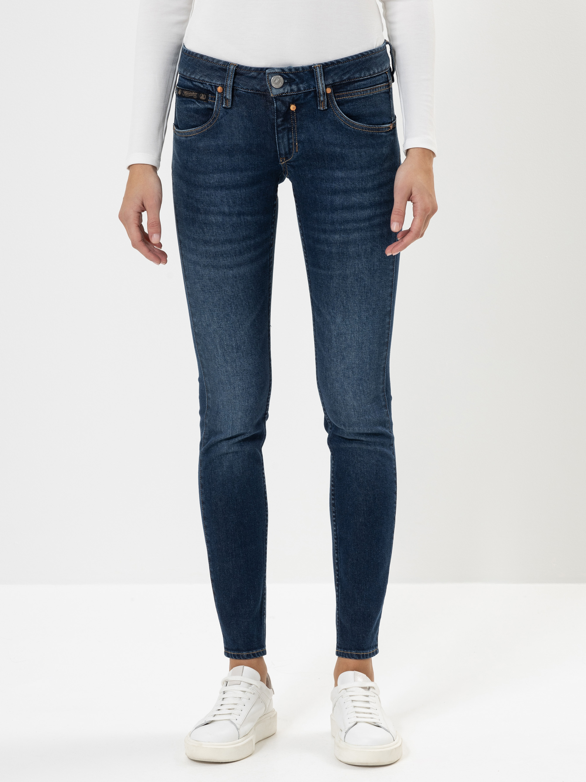 Modell Touch Slim Jeans mit recycelter Baumwolle