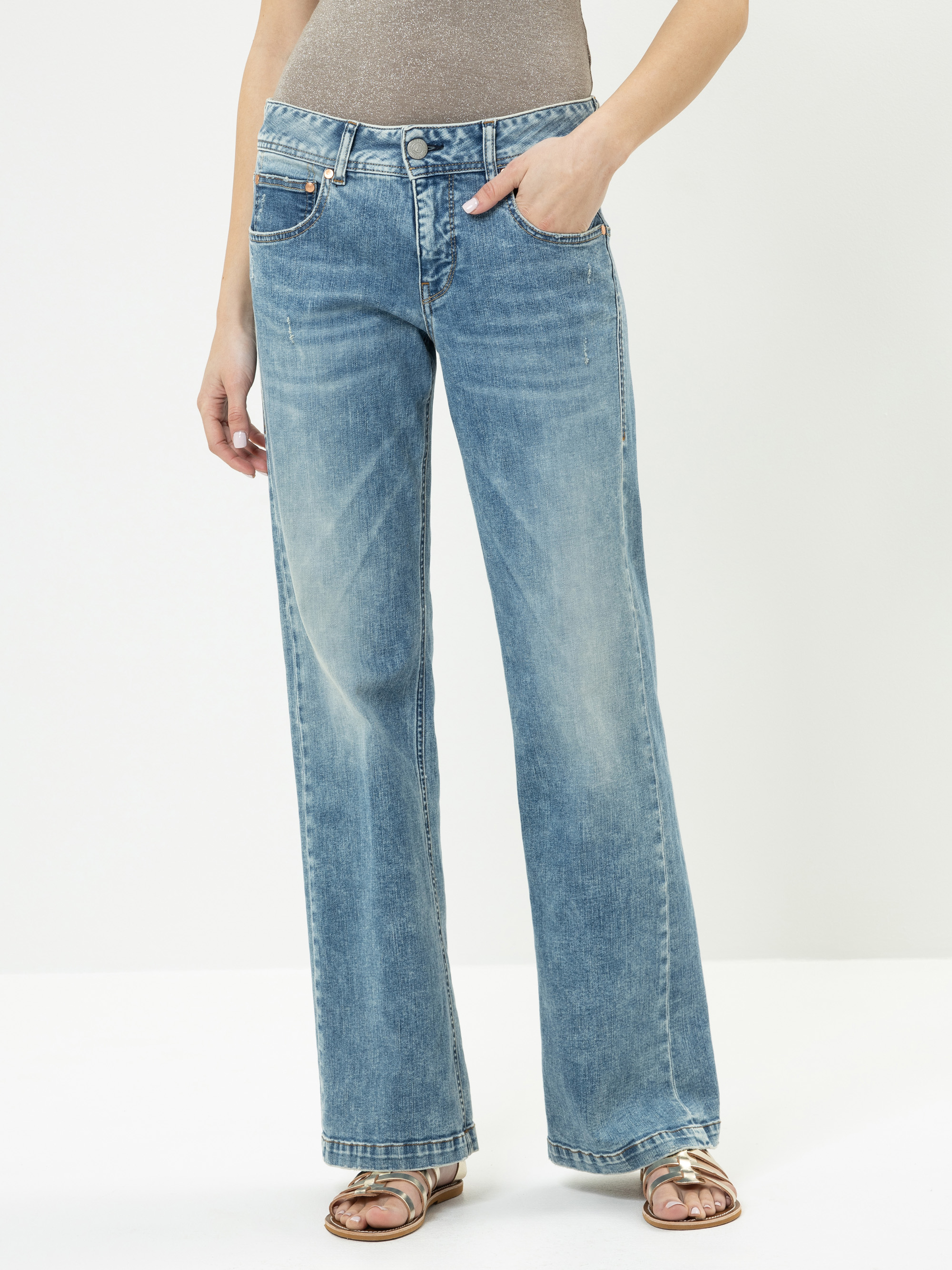Modell Edna Flared Jeans mit Bio-Baumwolle