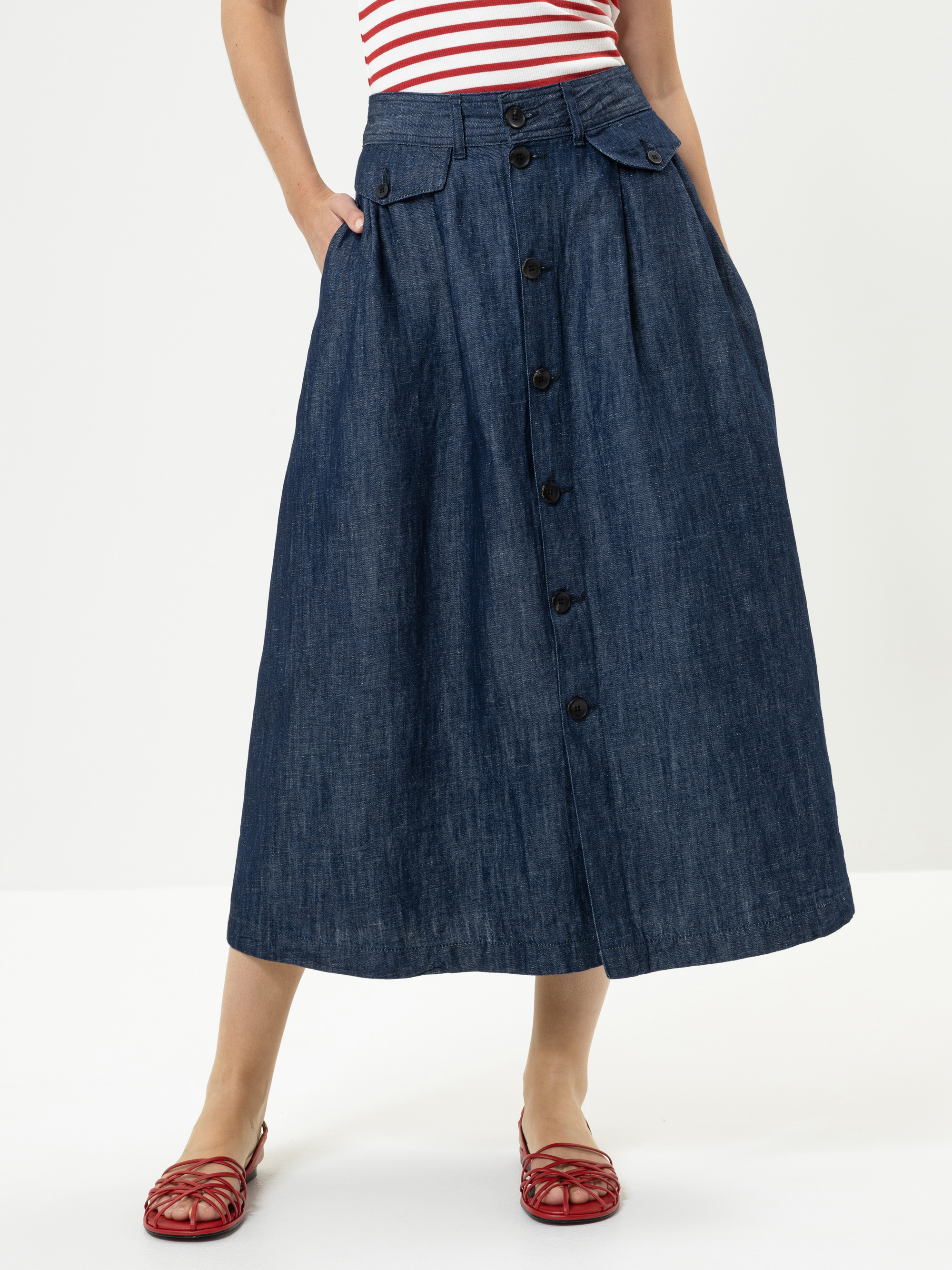 Modell Peony Button Down Jeansrock mit Leinen