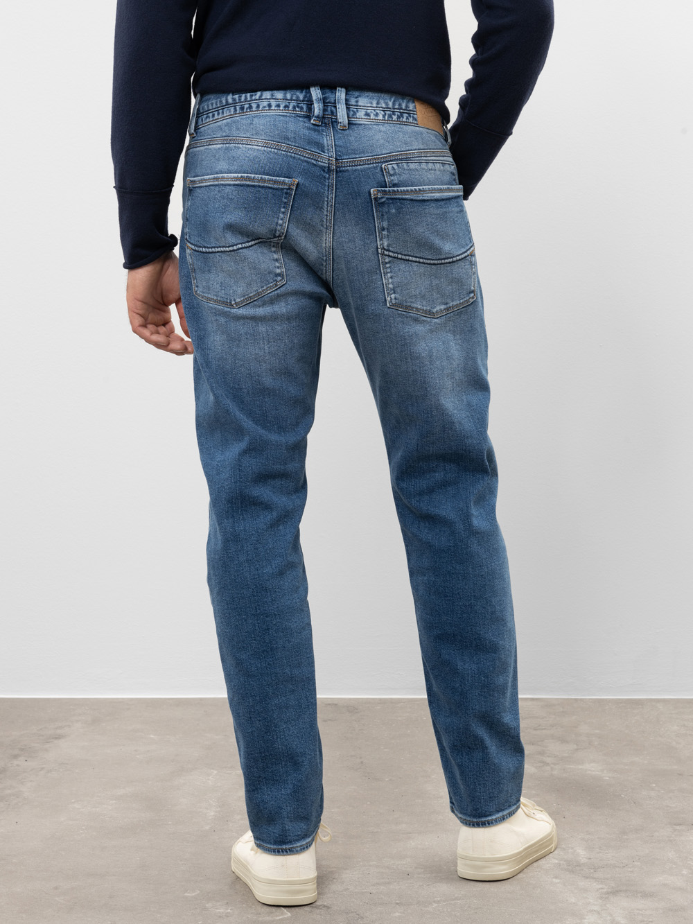Modell Tucker Straight Jeans aus Reused Denim