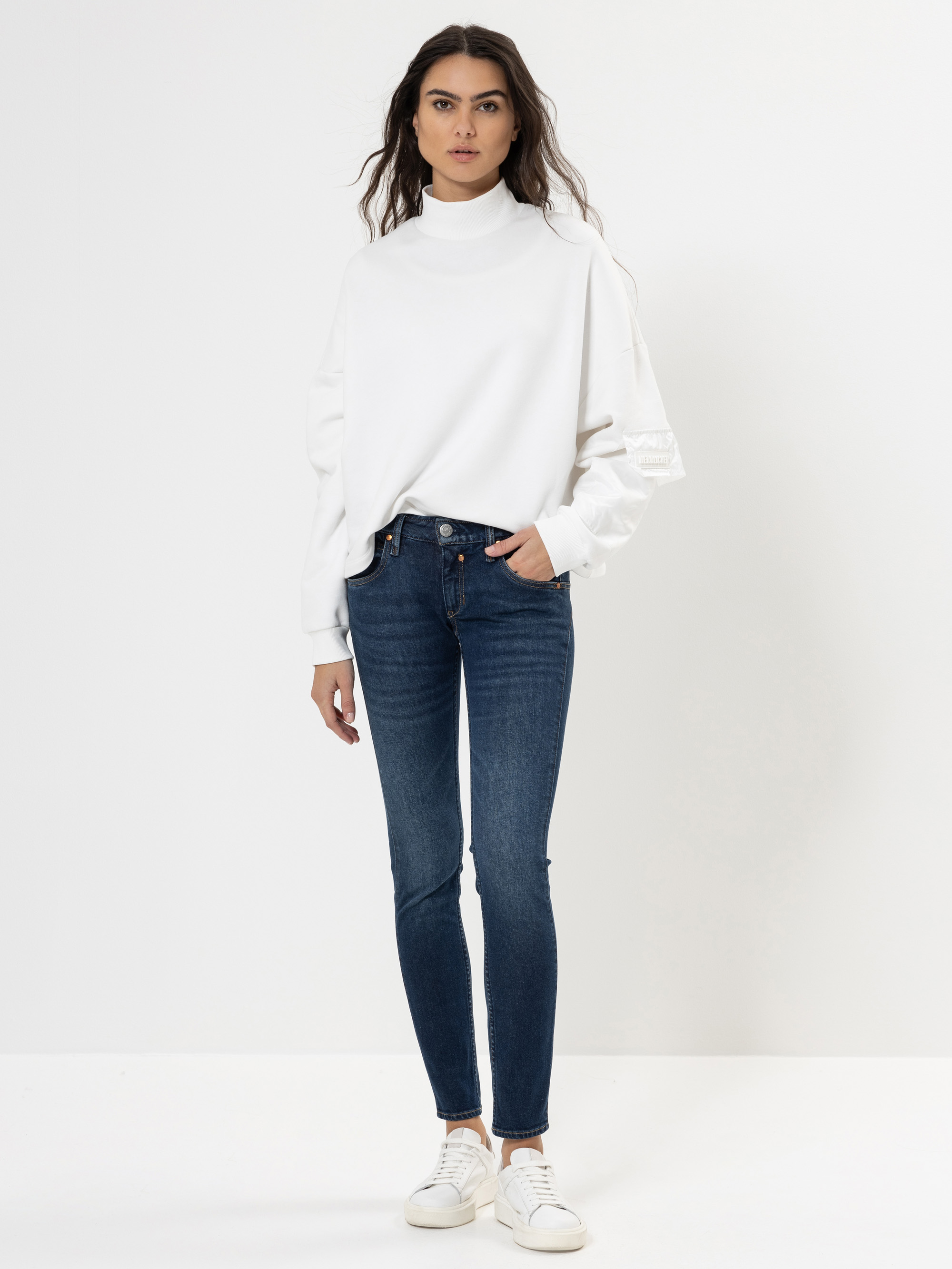 Modell Touch Slim Jeans mit recycelter Baumwolle