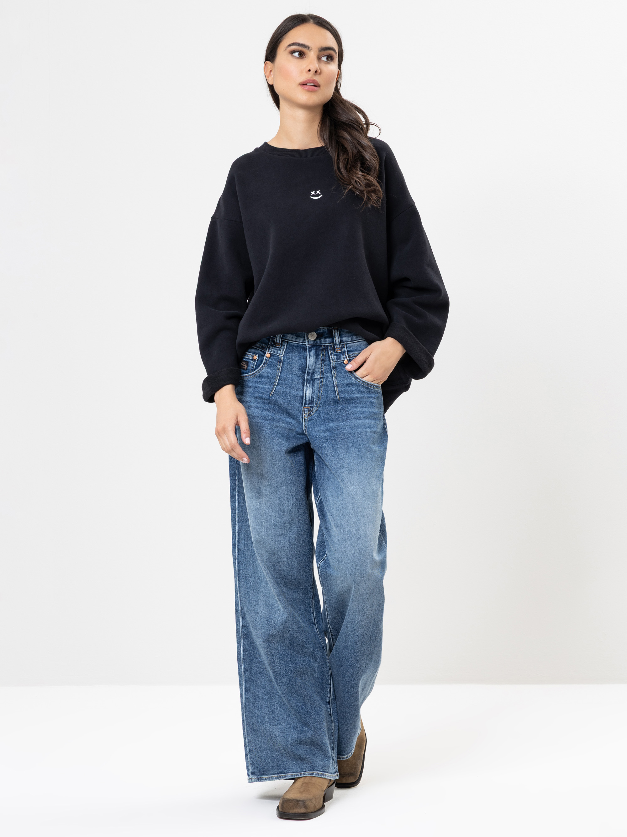 Modell Brooke Wide High Waist Jeans