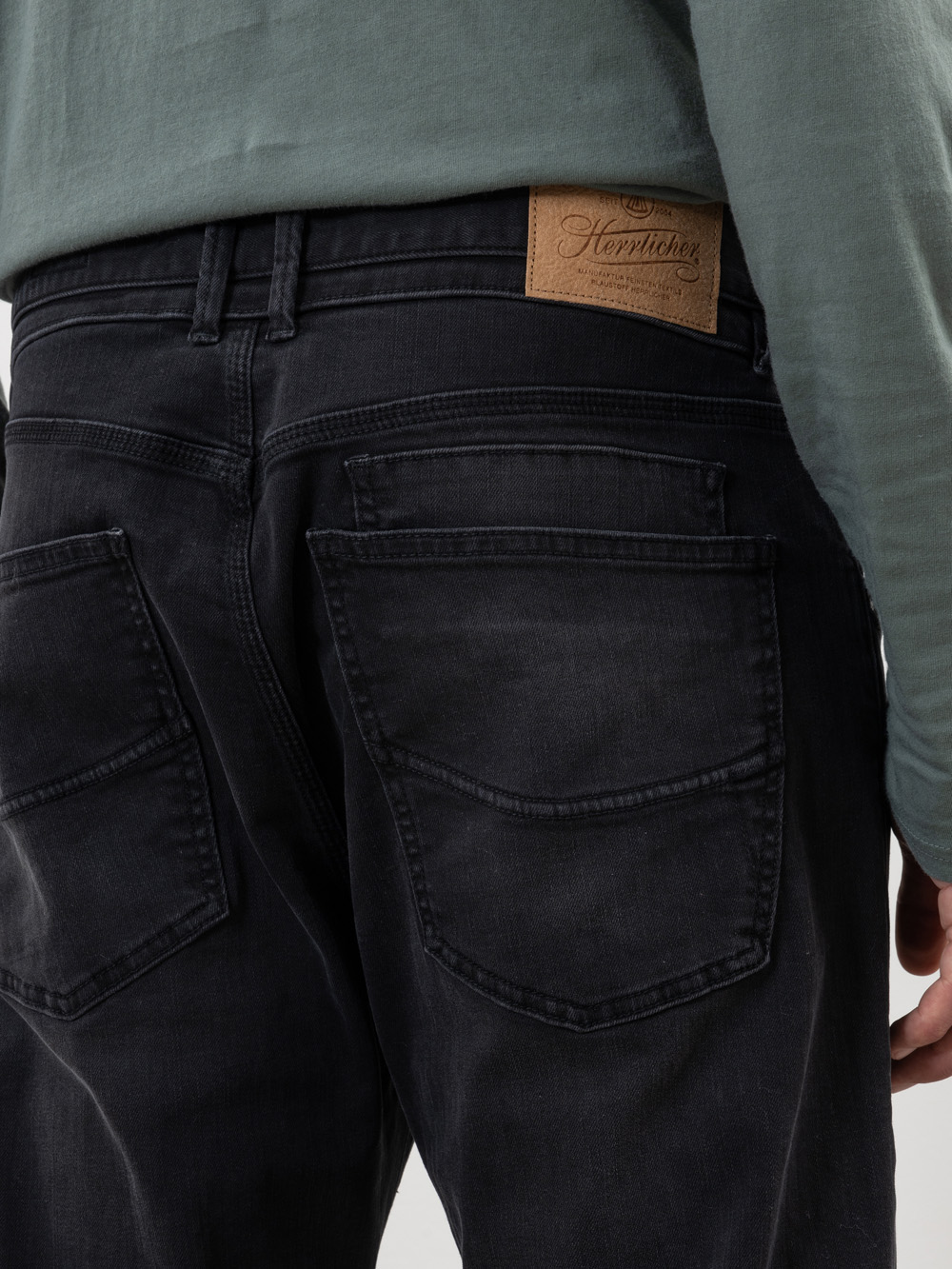 Modell Tucker Straight Jeans aus Bio-Baumwolle