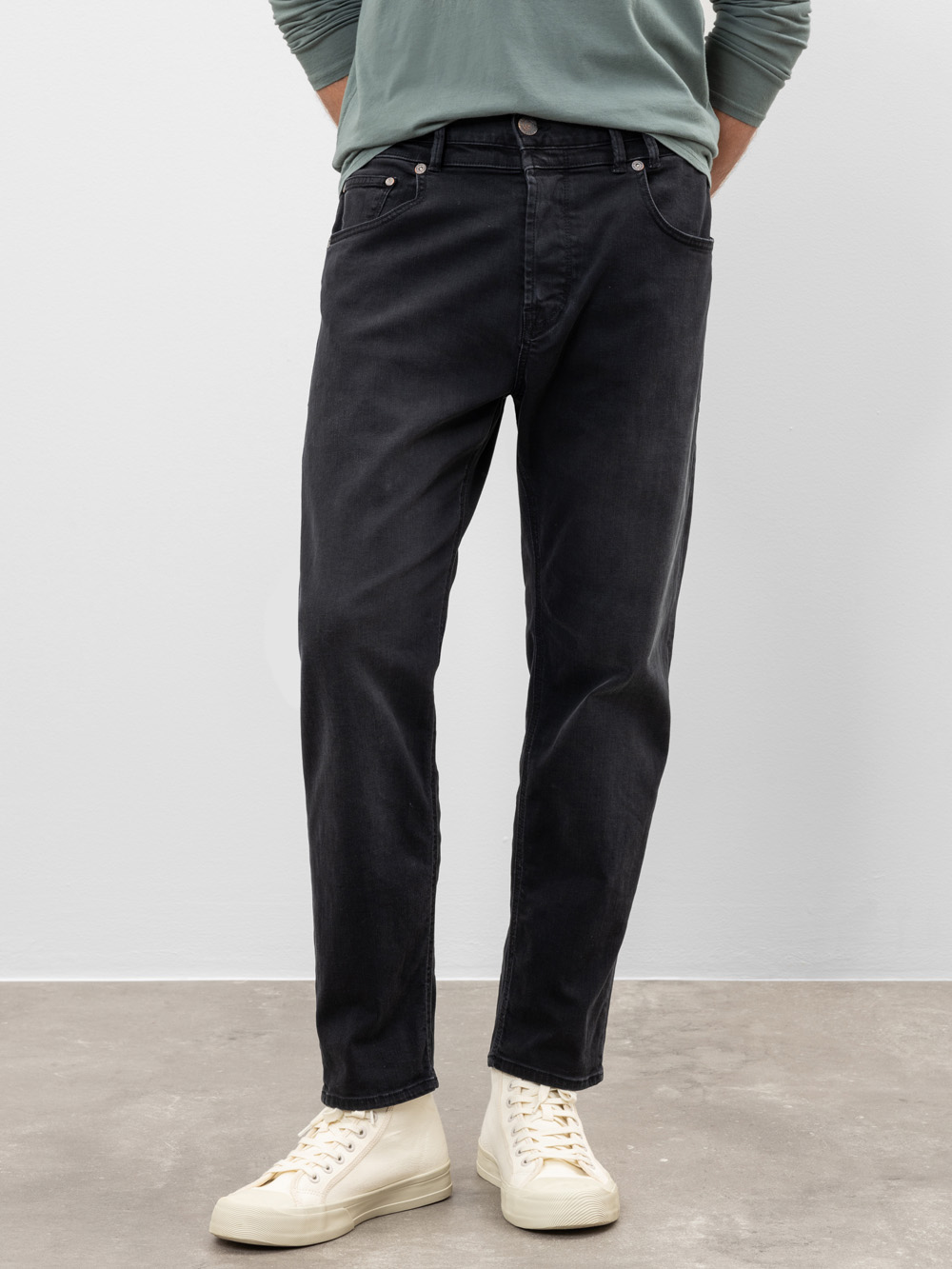 Modell Tucker Straight Jeans aus Bio-Baumwolle